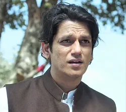 acha aap jawab ka wait kar rahe hai vijay varma mirzapur