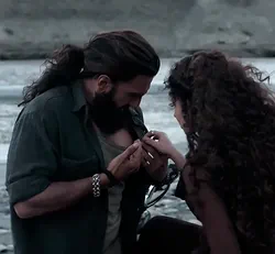 couple love teasing ranveer singh sara arjun dhurandhar